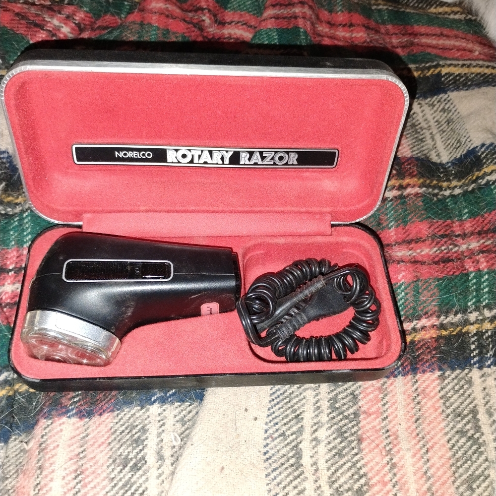 Vintage Norelco Rotary Electric Razor HP-1121 TESTED WORKING NEEDS NEW HEAD